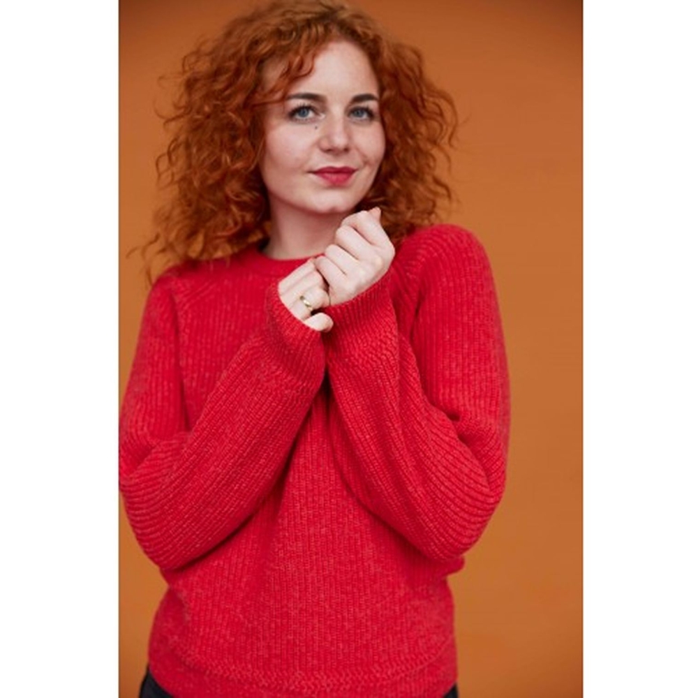 Blue Loop Originals Essential Crewe Sweater Women's Fiery Red SW004-21-B156 fleeces en truien online bestellen bij Kathmandu Outdoor & Travel