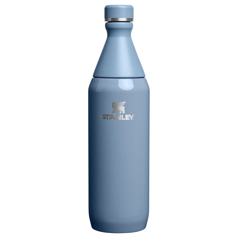 Stanley Stanley The All Day Slim Bottle 10-12069-212 drinkflessen en thermosflessen  Stanley The All Day Slim Bottle Indigo 10-12069-212 drinkflessen en thermosflessen online bestellen bij Kathmandu Outdoor & Travel
