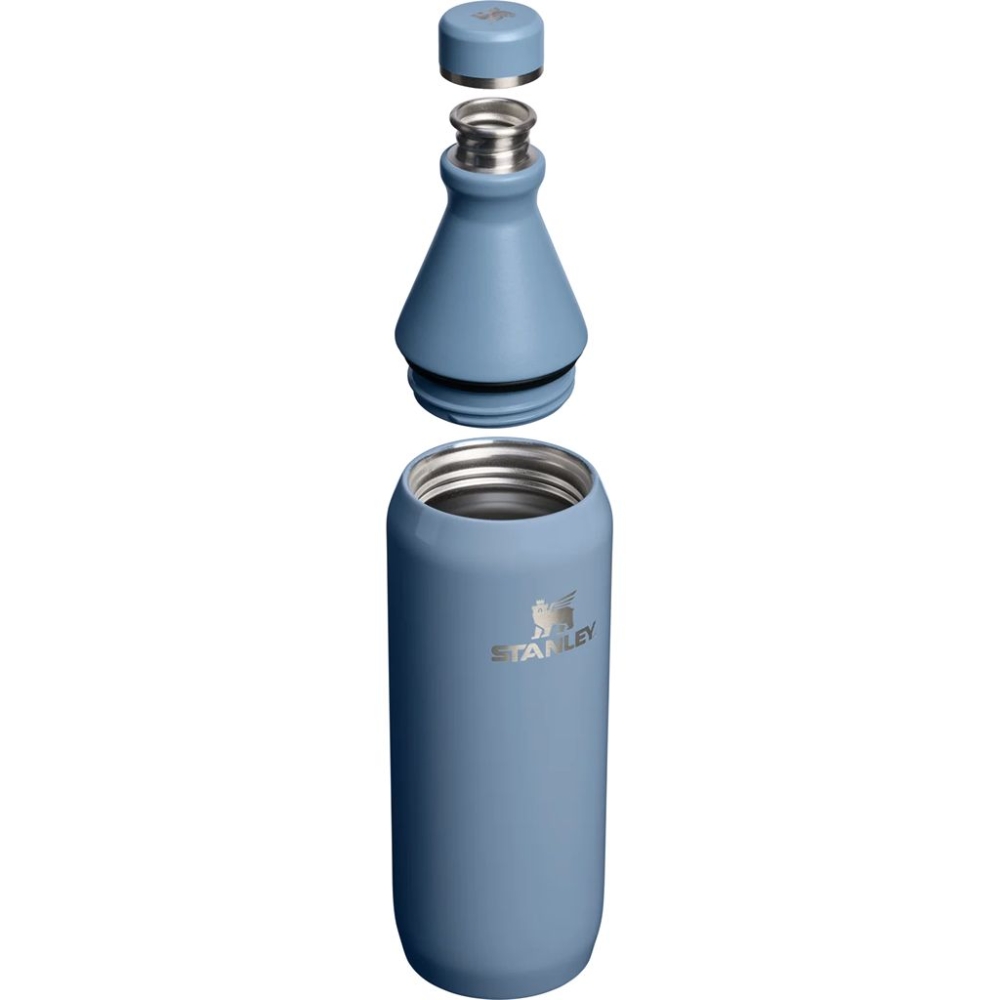 Stanley Stanley The All Day Slim Bottle 10-12069-212 drinkflessen en thermosflessen  Stanley The All Day Slim Bottle Indigo 10-12069-212 drinkflessen en thermosflessen online bestellen bij Kathmandu Outdoor & Travel