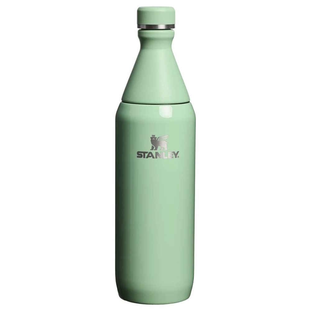 Stanley Stanley The All Day Slim Bottle 10-12069-209 drinkflessen en thermosflessen  Stanley The All Day Slim Bottle Pistachio Gloss 10-12069-209 drinkflessen en thermosflessen online bestellen bij Kathmandu Outdoor & Travel