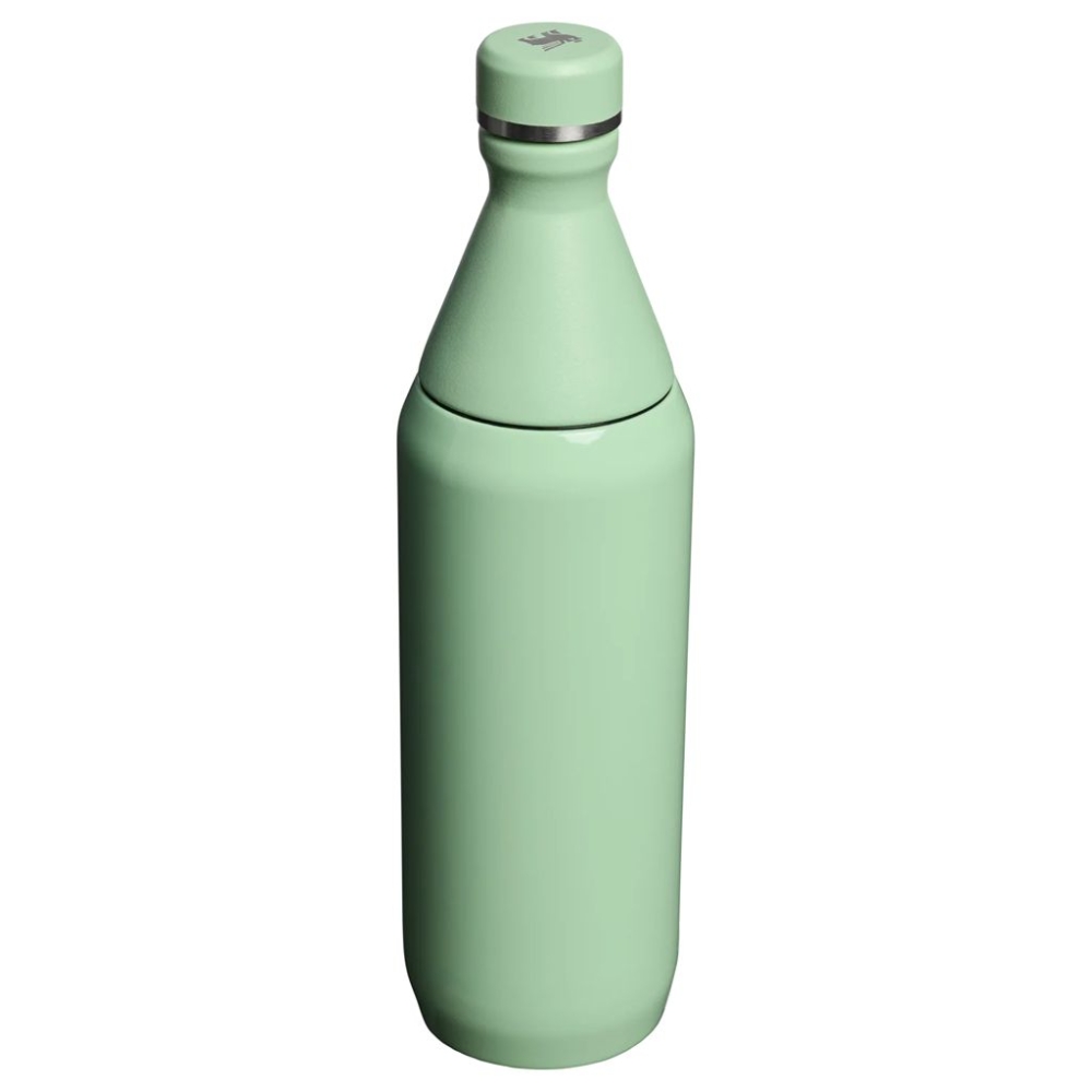 Stanley Stanley The All Day Slim Bottle 10-12069-209 drinkflessen en thermosflessen  Stanley The All Day Slim Bottle Pistachio Gloss 10-12069-209 drinkflessen en thermosflessen online bestellen bij Kathmandu Outdoor & Travel