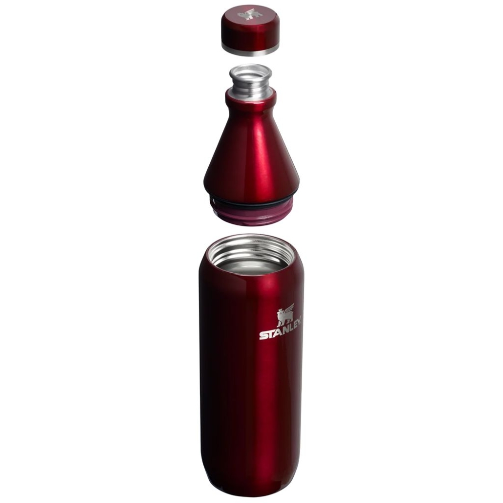 Stanley Stanley The All Day Slim Bottle 10-12069-213 drinkflessen en thermosflessen  Stanley The All Day Slim Bottle Garnet Shine 10-12069-213 drinkflessen en thermosflessen online bestellen bij Kathmandu Outdoor & Travel