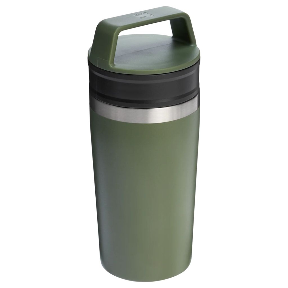 Stanley Stanley The Café-To-Go Travel Mug 10-12080-041 drinkflessen en thermosflessen  Stanley The Café-To-Go Travel Mug Dried Pine 10-12080-041 drinkflessen en thermosflessen online bestellen bij Kathmandu Outdoor & Travel