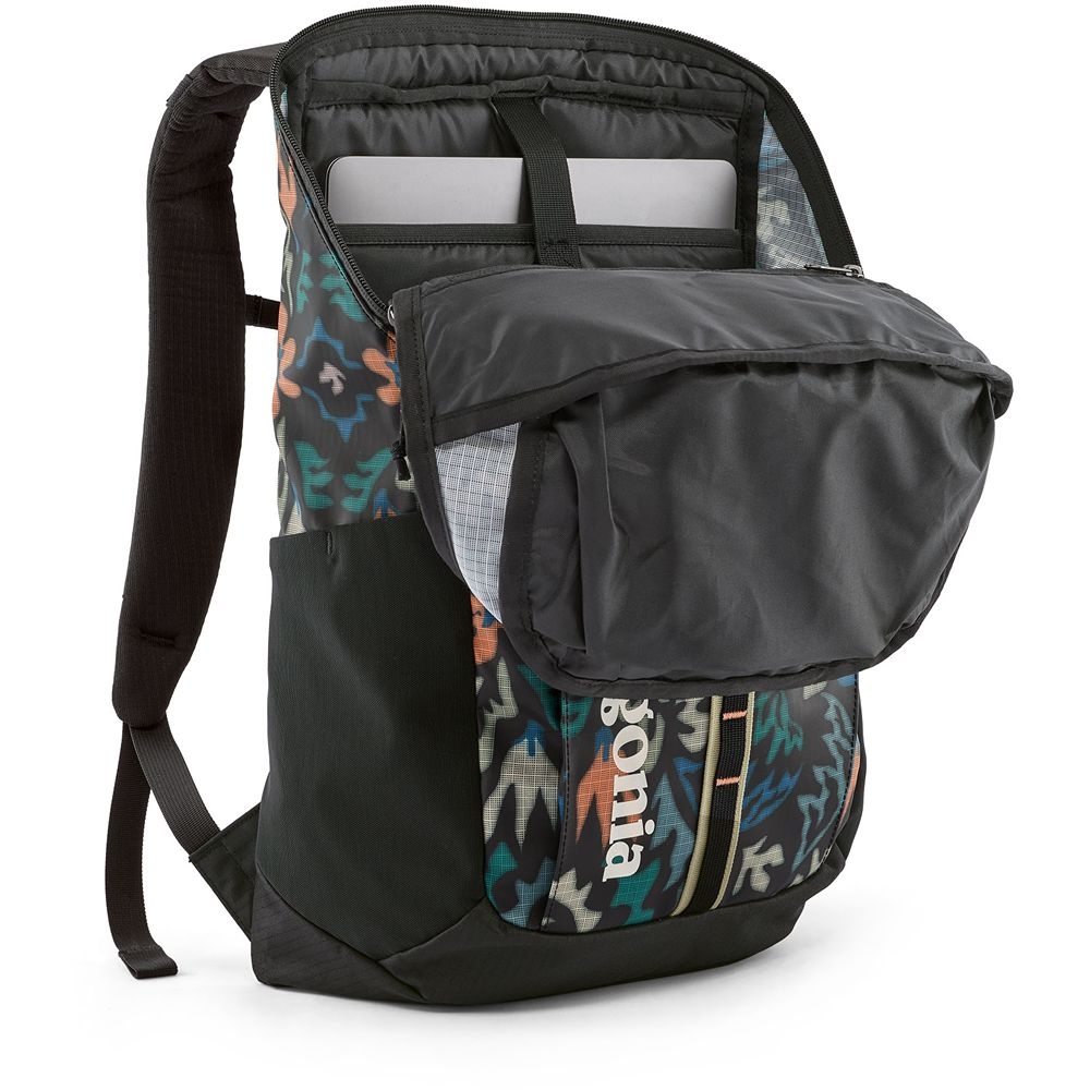 Patagonia Black Hole Pack 25L Kaleido: Black 49298-KALB dagrugzakken online bestellen bij Kathmandu Outdoor & Travel