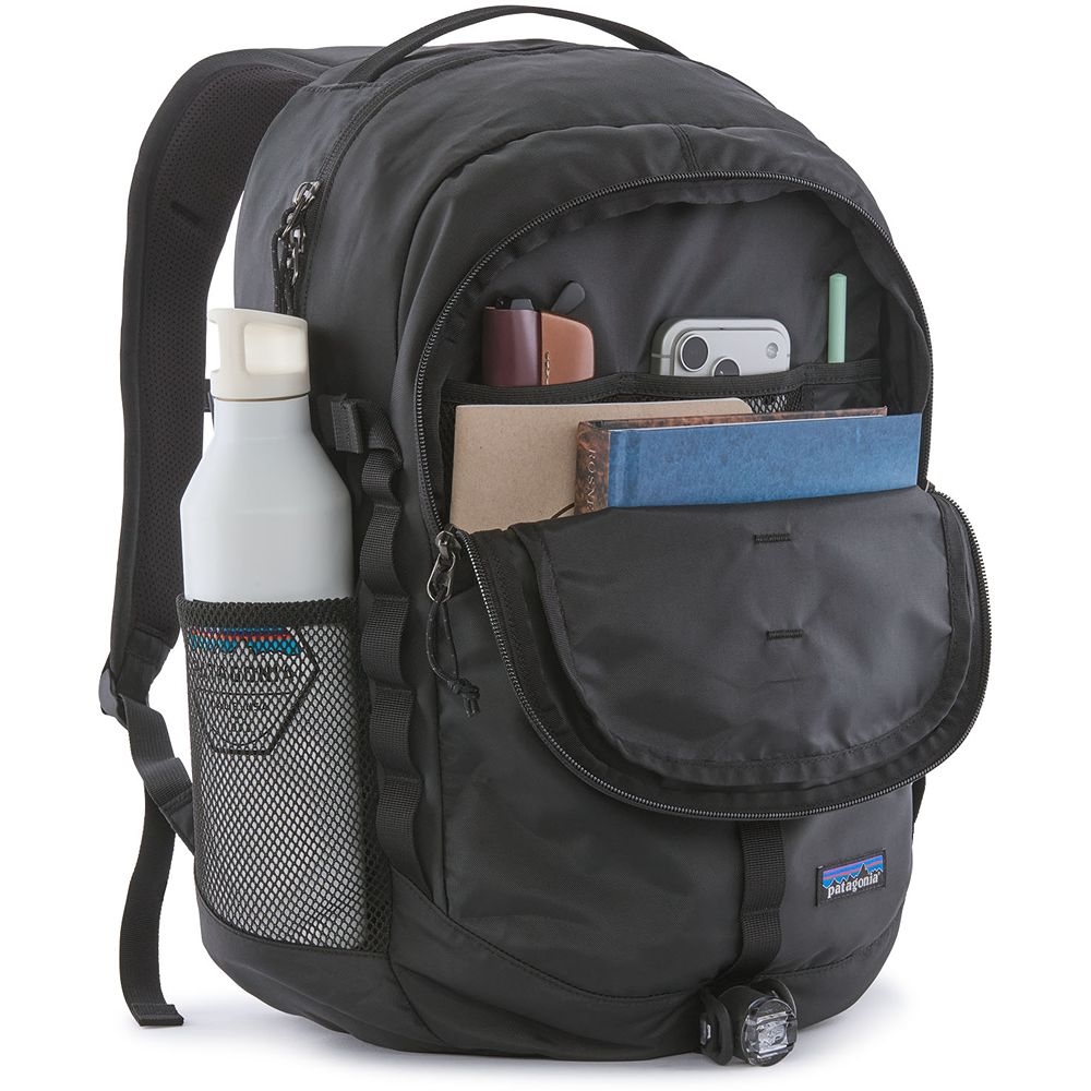 Patagonia Refugio Daypack 26L Black 47914-BLK dagrugzakken online bestellen bij Kathmandu Outdoor & Travel