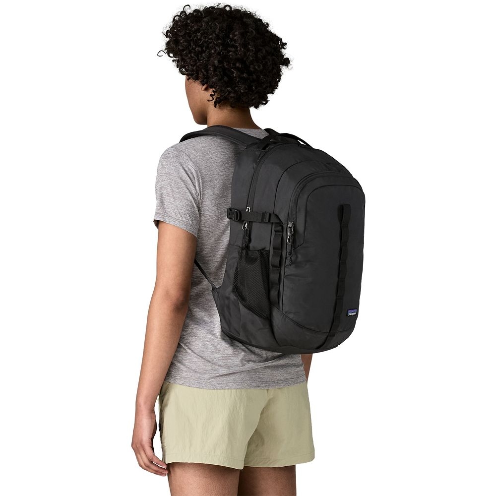 Patagonia Refugio Daypack 26L Black 47914-BLK dagrugzakken online bestellen bij Kathmandu Outdoor & Travel