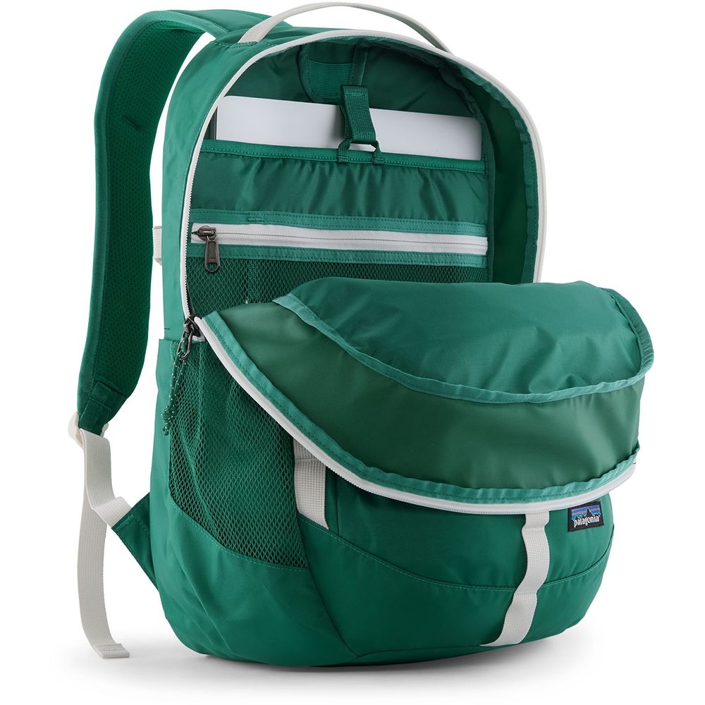 Patagonia Refugio Daypack 26L Gem Green 47914-GEMG dagrugzakken online bestellen bij Kathmandu Outdoor & Travel
