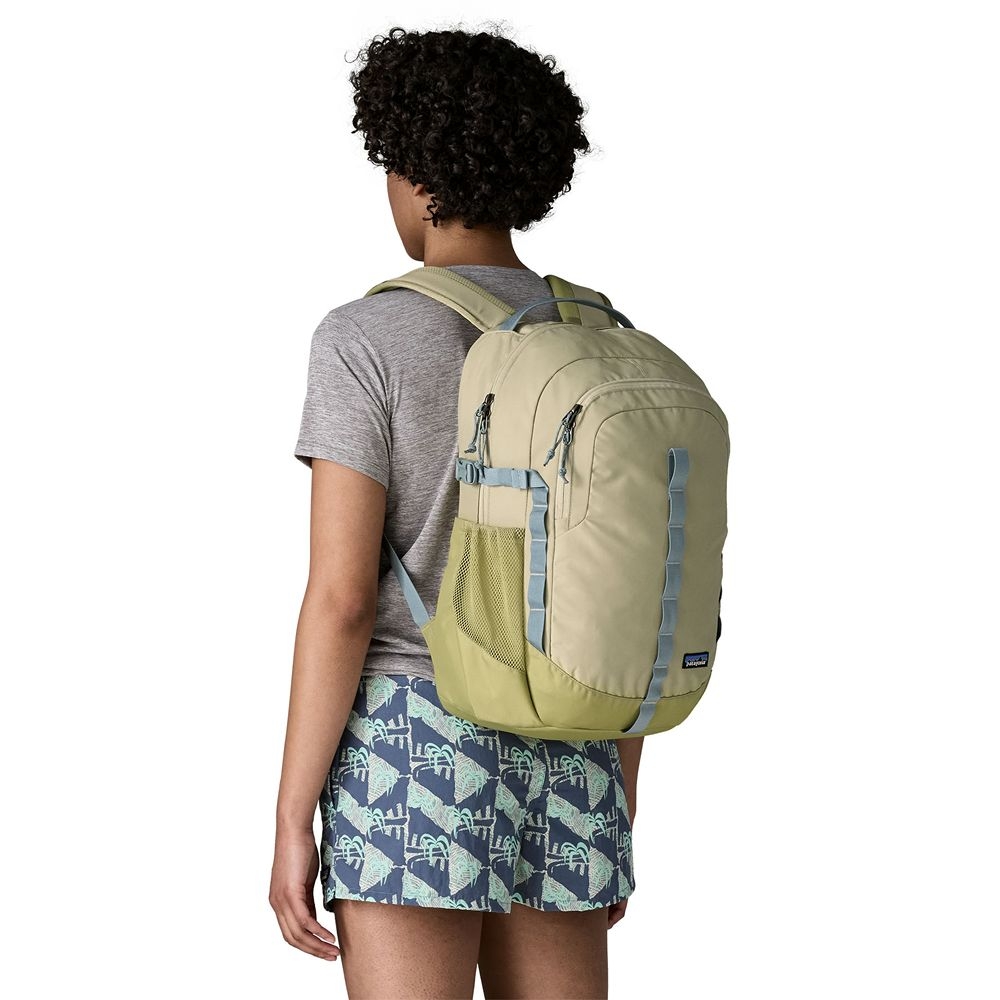 Patagonia Refugio Daypack 26L Weathered Stone 47914-WSTO dagrugzakken online bestellen bij Kathmandu Outdoor & Travel