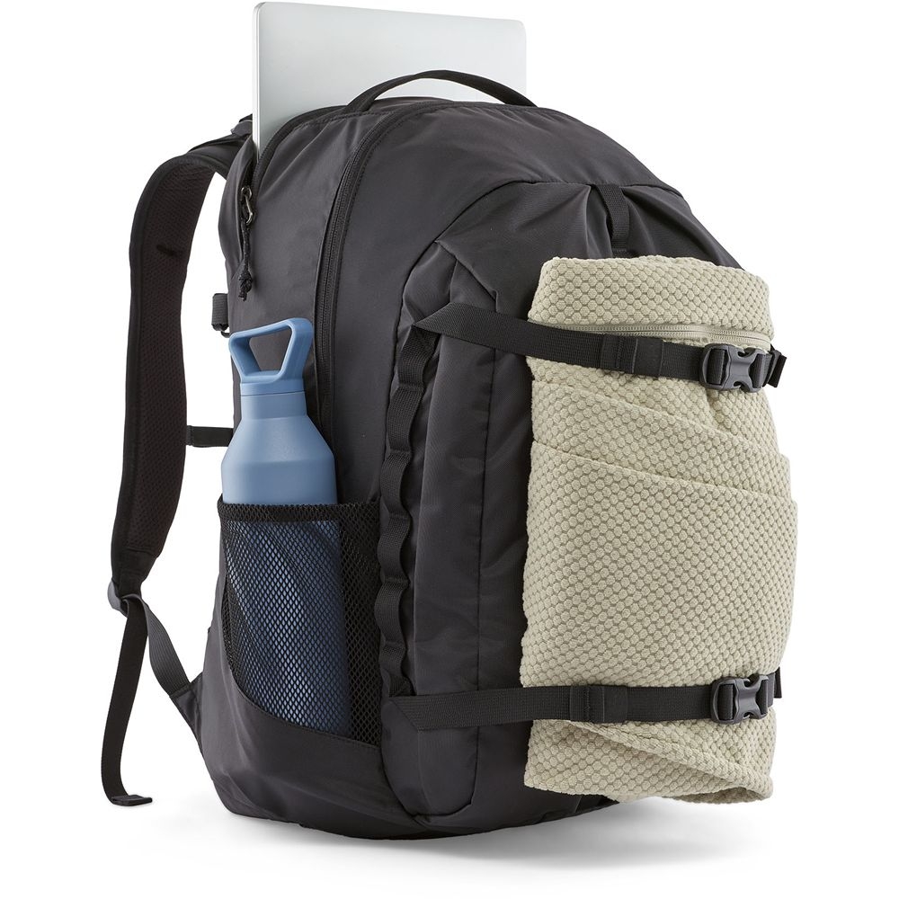 Patagonia Refugio Daypack 32L Black 47885-BLK dagrugzakken online bestellen bij Kathmandu Outdoor & Travel