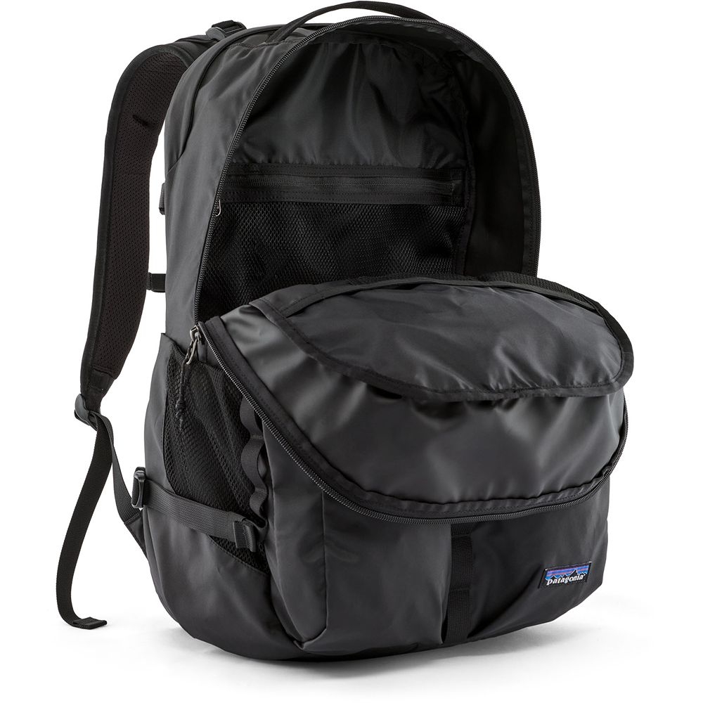 Patagonia Refugio Daypack 32L Black 47885-BLK dagrugzakken online bestellen bij Kathmandu Outdoor & Travel