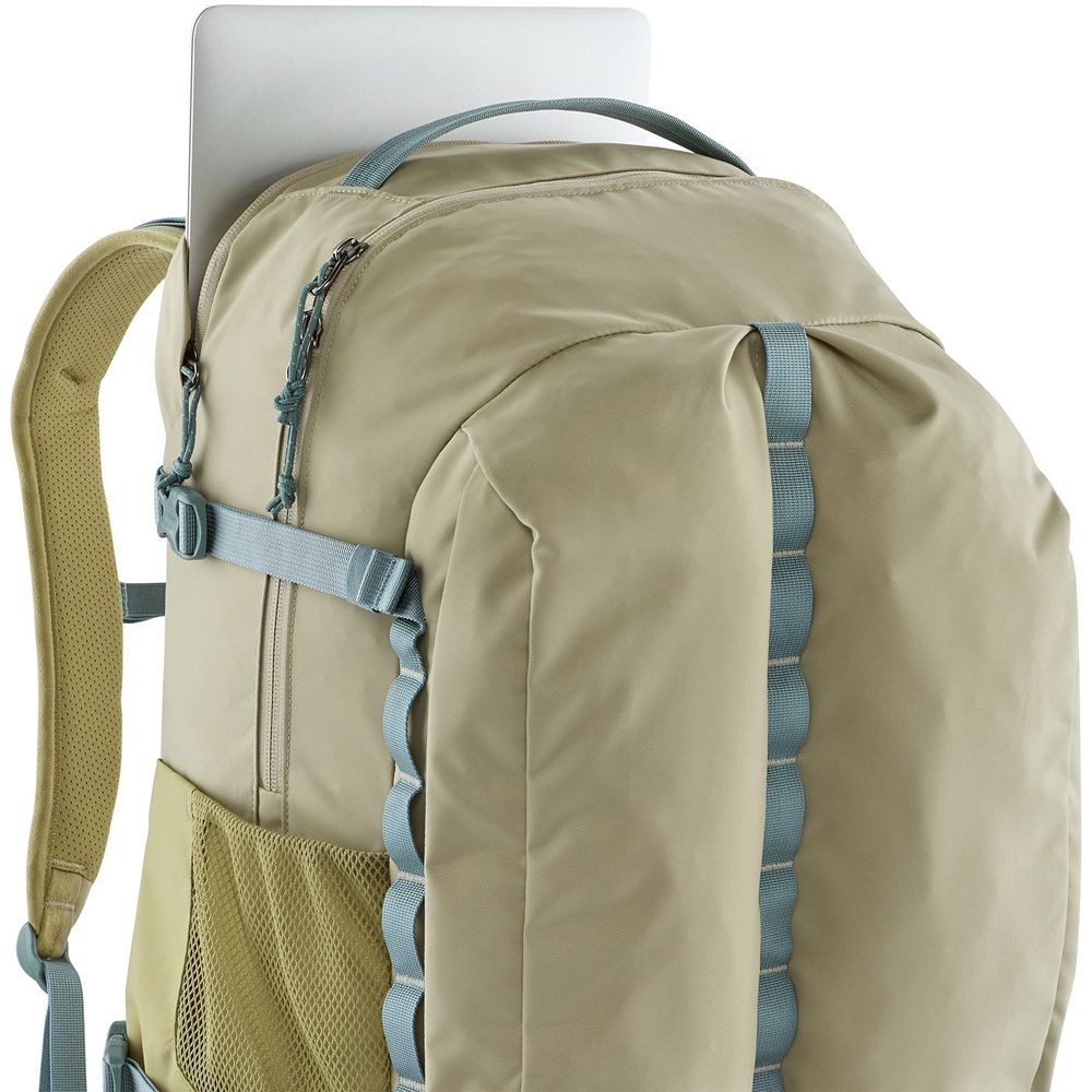 Patagonia Refugio Daypack 32L Weathered Stone 47885-WSTO dagrugzakken online bestellen bij Kathmandu Outdoor & Travel