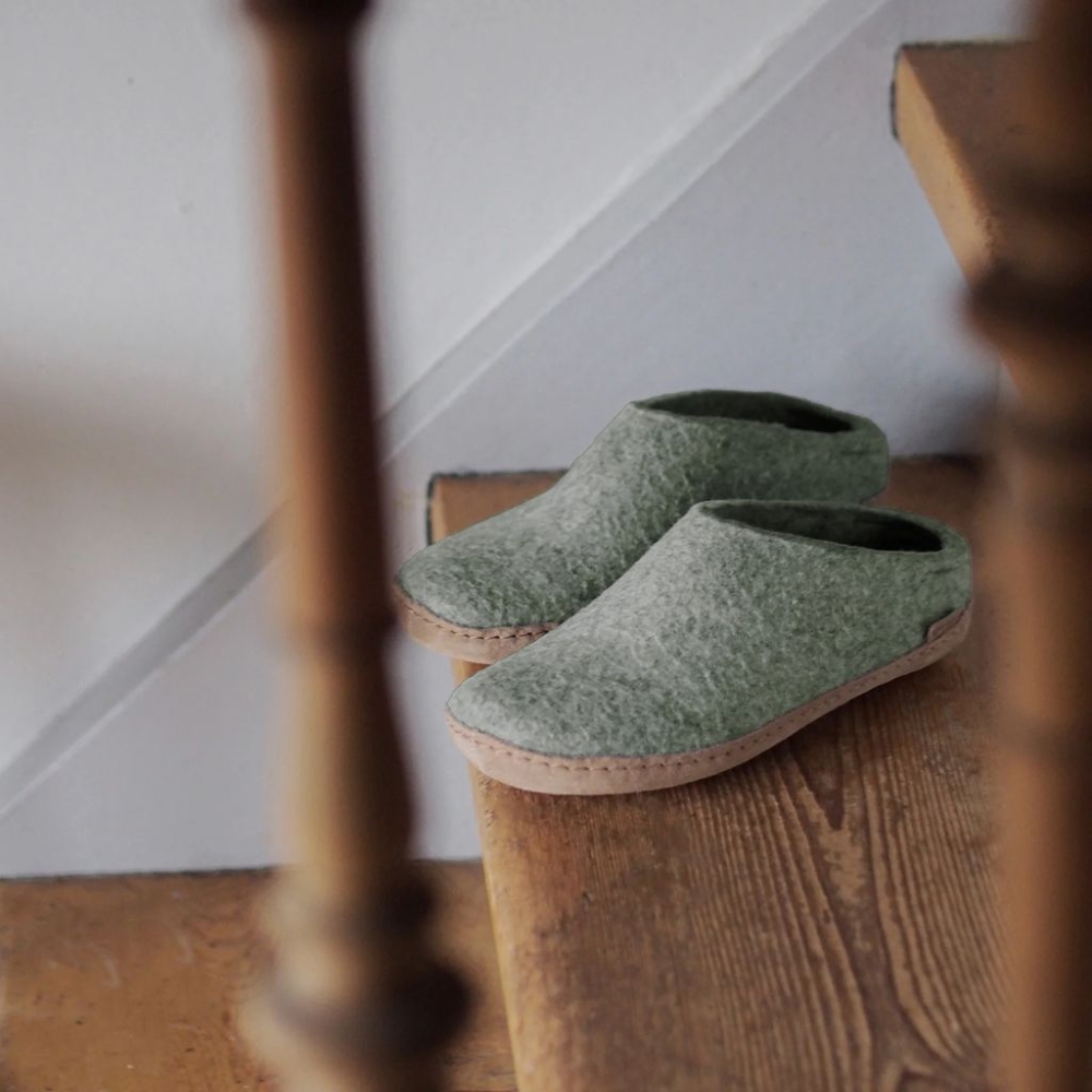 Glerups Glerups Slip-On Leather B-14-Moss pantoffels en huissokken  Glerups Slip-On Leather Moss B-14-Moss pantoffels en huissokken online bestellen bij Kathmandu Outdoor & Travel