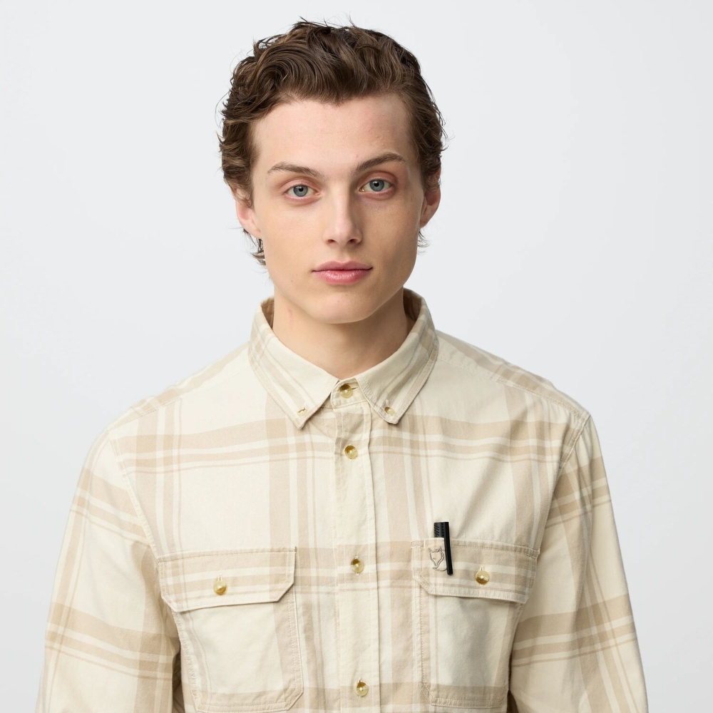 Fjällräven Övik Lite Flannel Shirt Chalk White-Fossil F12600311-113-118 shirts en tops online bestellen bij Kathmandu Outdoor & Travel