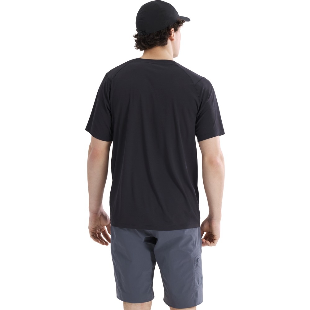 Arc'teryx Cormac Logo SS Black 10293-002291 shirts en tops online bestellen bij Kathmandu Outdoor & Travel