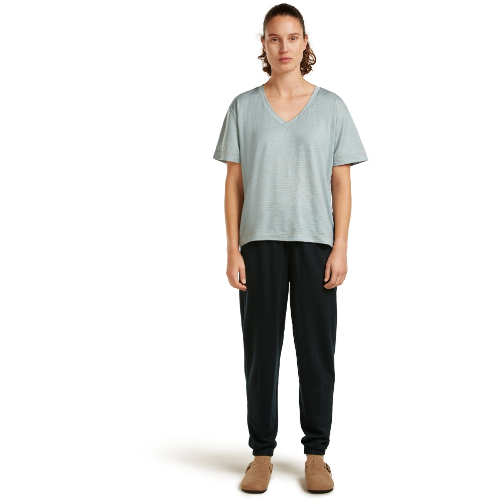 Icebreaker Mer 150 Tech Lite SS Relax V Neck Tee Women's Undyed/Midnight Navy IB0A57GO-0ME1 shirts en tops online bestellen bij Kathmandu Outdoor & Travel