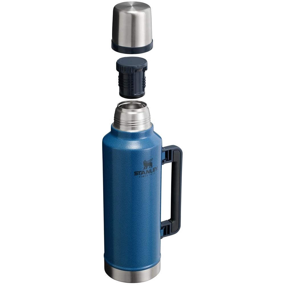Stanley Stanley The Legendary Classic Bottle 1,9L 10-07934-078 drinkflessen en thermosflessen Stanley The Legendary Classic Bottle 1,9L Hammertone Lake 10-07934-078 drinkflessen en thermosflessen online bestellen bij Kathmandu Outdoor & Travel