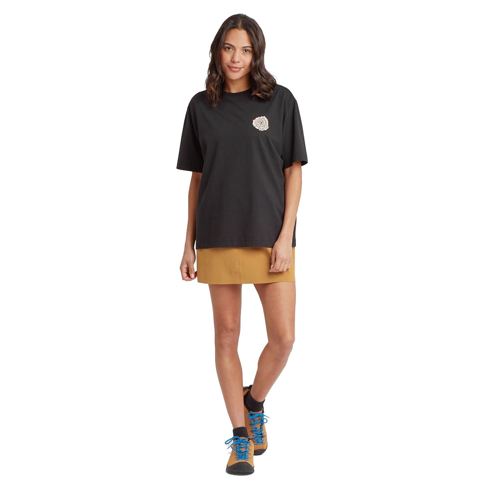 Sherpa Adventure Gear Tarcho Marigold Tee Women's Black SW21054-130 shirts en tops online bestellen bij Kathmandu Outdoor & Travel