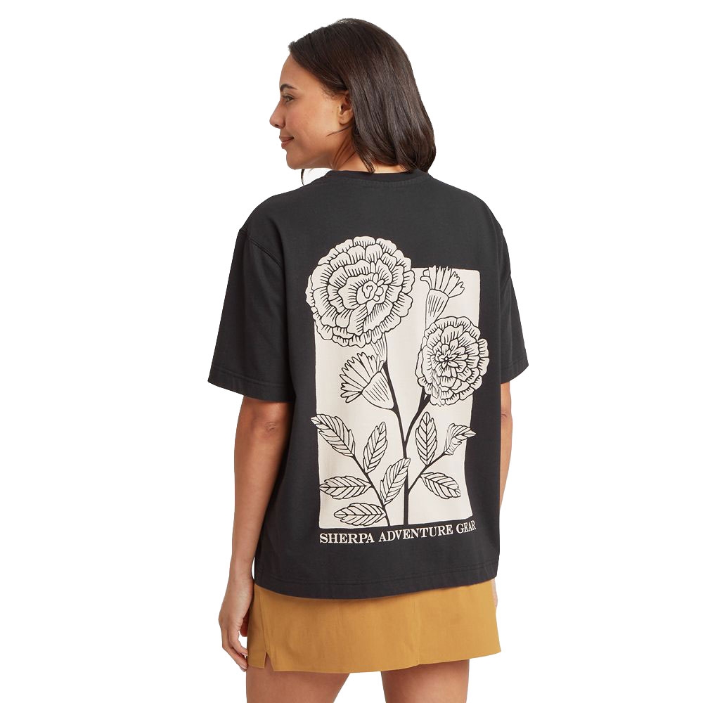 Sherpa Adventure Gear Tarcho Marigold Tee Women's Black SW21054-130 shirts en tops online bestellen bij Kathmandu Outdoor & Travel