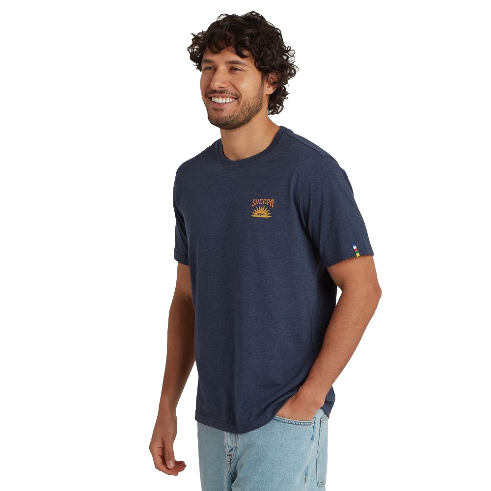 Sherpa Adventure Gear Jutnu Psychedelic Tee Rathee Blue SM11076-392 shirts en tops online bestellen bij Kathmandu Outdoor & Travel