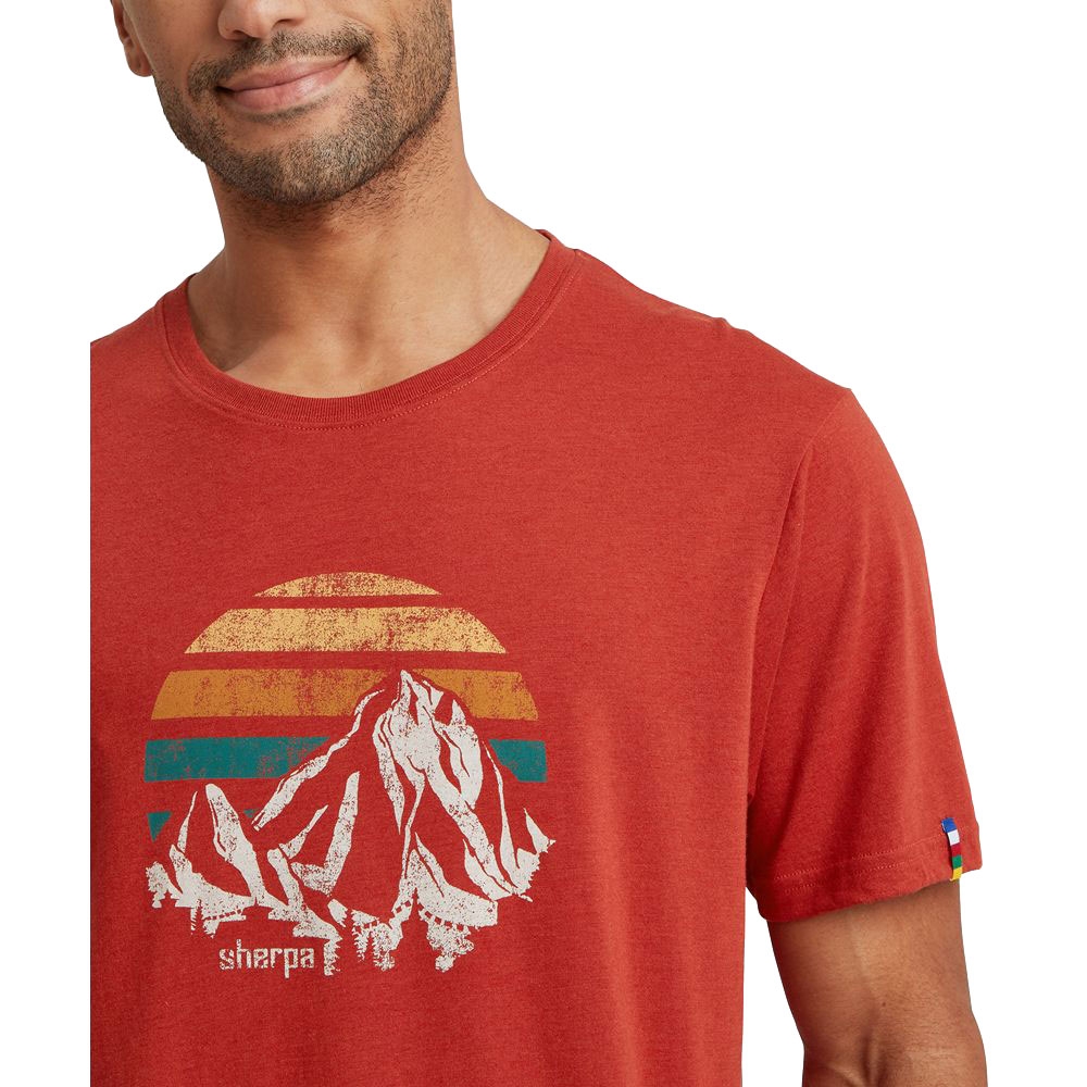 Sherpa Adventure Gear Bali Retro Sunset Tee Rust SM11065-444 shirts en tops online bestellen bij Kathmandu Outdoor & Travel