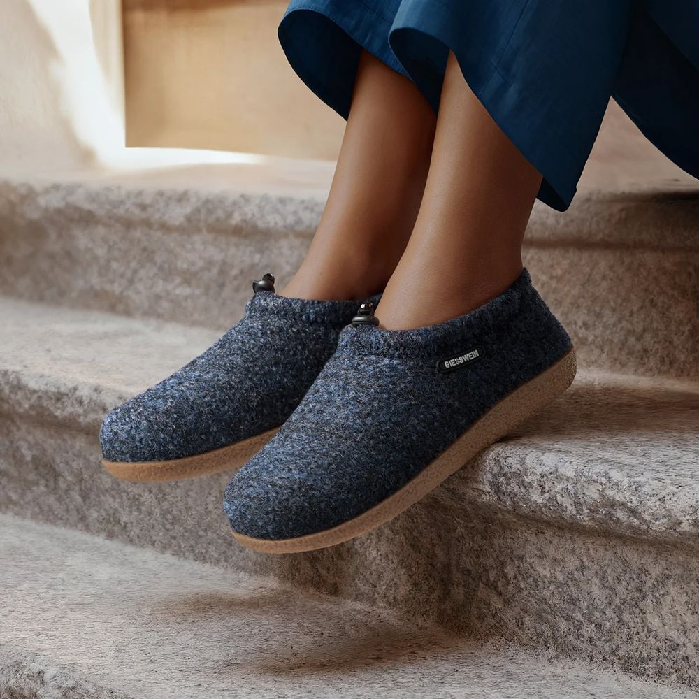 Giesswein Giesswein Vent 52-10-47849-588 pantoffels en huissokken Giesswein Vent Ocean 52-10-47849-588 pantoffels en huissokken online bestellen bij Kathmandu Outdoor & Travel