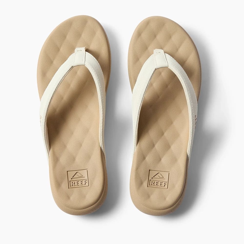 Reef Reef Cushion Melody Women's CJ8133-61 slippers Reef Cushion Melody Women's Sand CJ8133-61 slippers online bestellen bij Kathmandu Outdoor & Travel