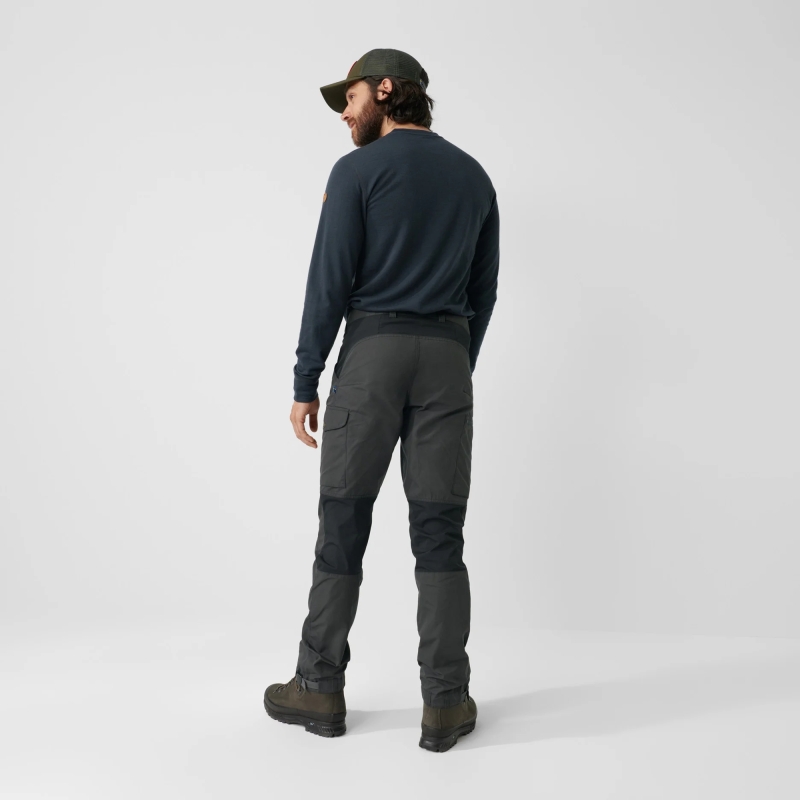 Fjällräven Kaipak Trousers Regular Dark Grey-Black lange broek